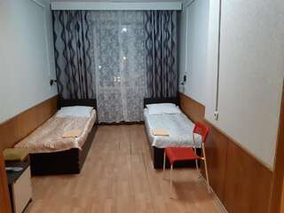Гостиница Фили Инн Москва Стандартный двухместный номер с 2 отдельными кроватями и общей ванной комнатой-1